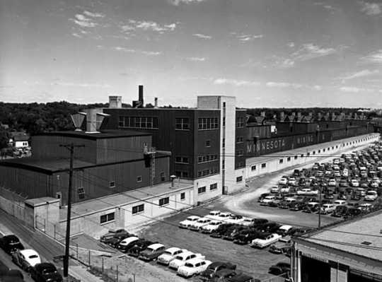 St. Paul Abrasives plant, ca. 1955. Located on a large complex in St. Paul, the plant was one section of 3M’s global manufacturing headquarters. 