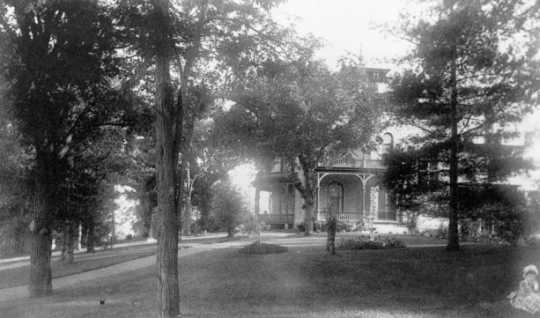 Black and white photograph of the exterior of the Griggs House, 432 Summit Avenue, St. Paul, c.1890. Original in Picturesque St. Paul, ed. J.G. Pyle.
