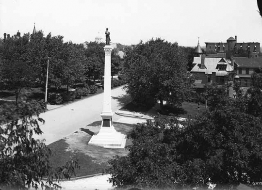 Soldiers and Sailors Monument postcard