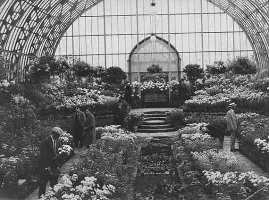 Black and white photograph of the sunken Garden interior, 1928.