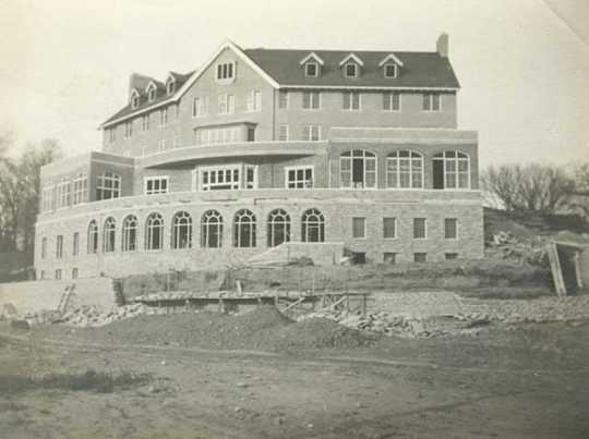 Black and white photograph of the University Club under construction, c.1912.