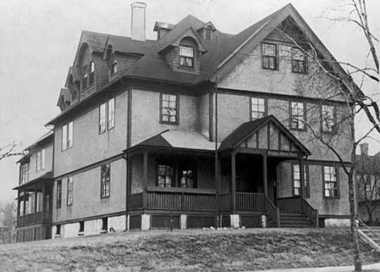 Black and white photograph of the Home for the Friendless on St. Paul’s Railroad Island, c.1933. Clarence Johnston designed this building in 1883. The site is now Eileen Weida Park. 