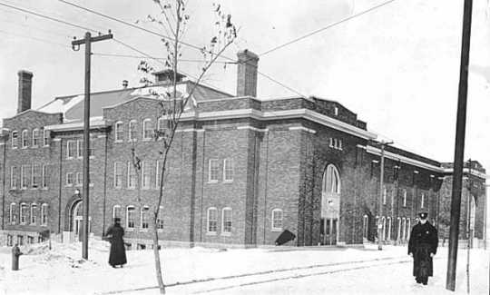 Eveleth Recreation Building, ca. 1919. The facility, built around that same year, was the first indoor hockey arena in Minnesota.