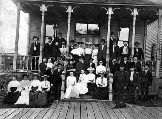 Black and white photograph of a Finnish Lutheran congregation in front of Finnish Temperance Hall, Mt. Iron, 1896.