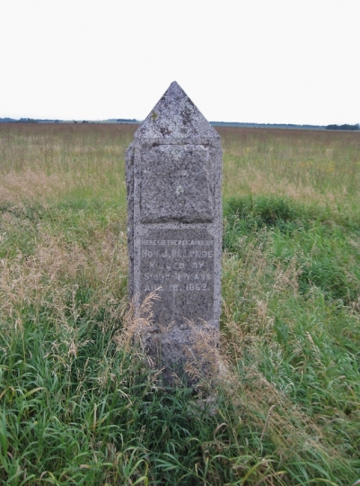 Marker at the burial site of J. W. Lynde