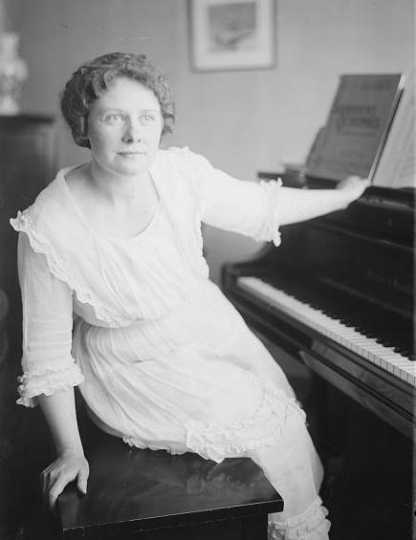 Black and white photograph of Florence Macbeth taken c.1915-1920.
