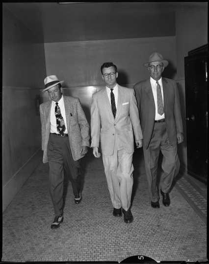 James P. Taylor (center) in police custody on July 5, 1956, the day he was sentenced to life in prison without parole for the murder of Kenneth Lindberg. Box 423 of the Minneapolis Star Tribune negatives collection, Minnesota Historical Society, St. Paul.