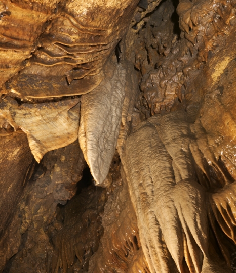 Niagara Cave Rock Formation