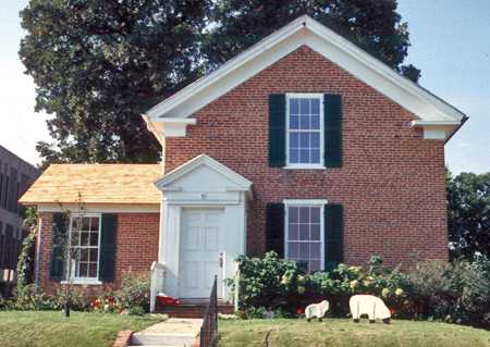 Color image of the Chubb House, 1995. 