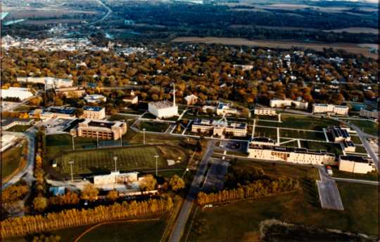 Color aerial view of Gustavus looking east, 1984–1990.