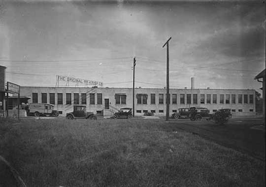 Photograph of the Ry-Krisp Company factory.