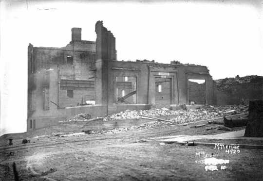 Black and white photograph of ruins of Masonic Temple, Cloquet, 1918.