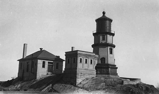 Black and white photograph of Split Rock Station c.1930.