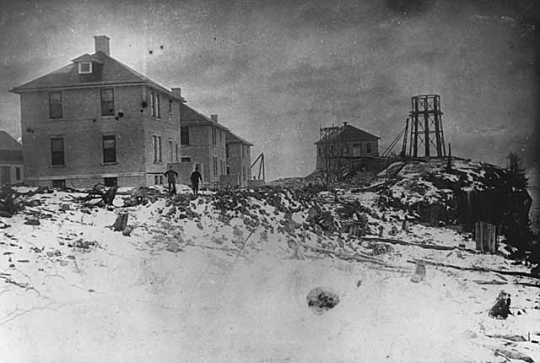 Black and white photograph of Split Rock Lighthouse being built c.1909.