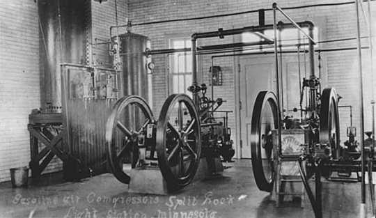 Black and white photograph of Fog signal equipment at Split Rock Lighthouse.