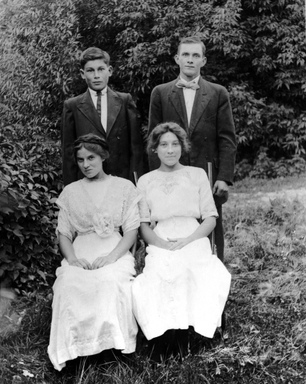 Black and white photograph of Henry Alexander's Children, c.1915.