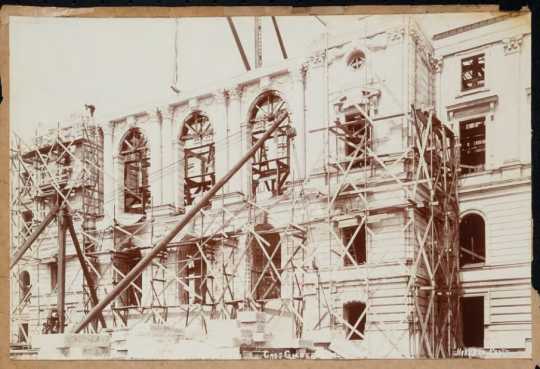 Scaffolding at the front entrance to the capitol