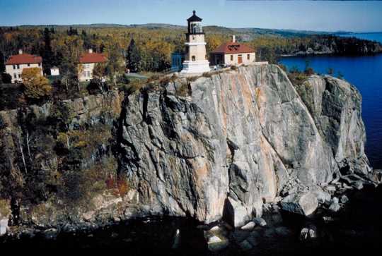 Color photograph of Split Rock Lighthouse, c.2000