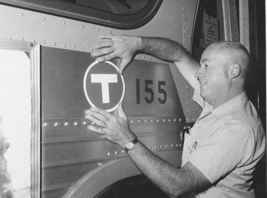 A transit worker applies a “T” (for transit) decal to one of the old Twin City Lines buses before being sent out on the streets under new management for the first time in September 1970. All of the former TCL buses were eventually repainted a solid red before until they were replaced. Photo by the St. Paul Pioneer Press; used with permission.