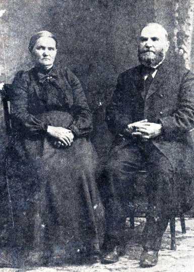 Black and white photograph of Elder Heinrich Voth (right) and his wife, Sara Voth (left), ca. 1910.