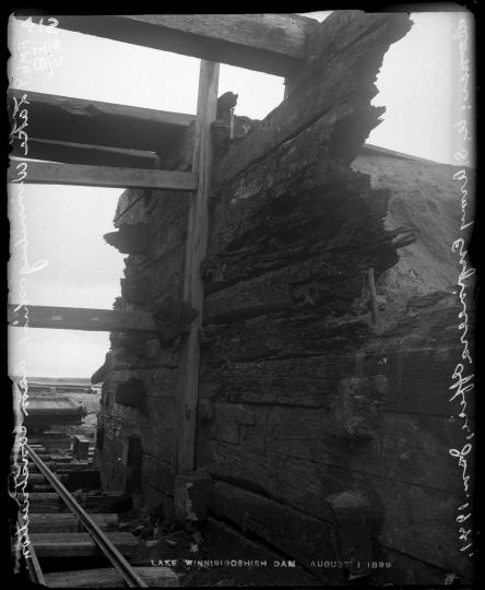 Lake Winnibigoshish Dam construction.