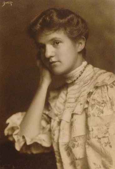 Black and white photograph of Frances E. Andrews, ca. 1907.