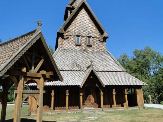 Color image of the front façade of the Hopperstad Stave Church replica in Moorhead, Minnesota, 2009. Photographed by Flickr user Amy Meredith.