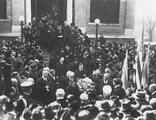 Black and white photograph of Funeral of Rabbi Samuel Deinard, Temple Israel, Minneapolis, October 16, 1921.