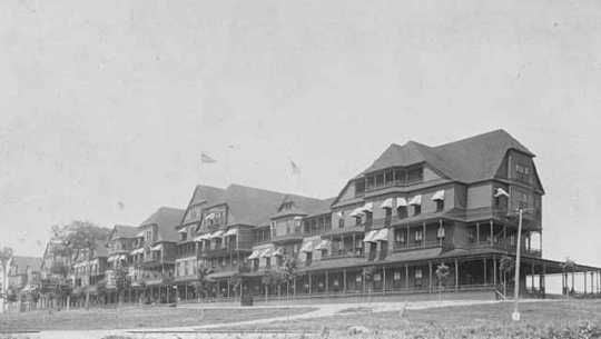 Black-and-white photograph of the Hotel Lafayette, c.1883