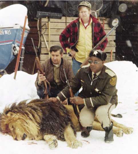 Photograph of Lyght and deputies with escaped lion