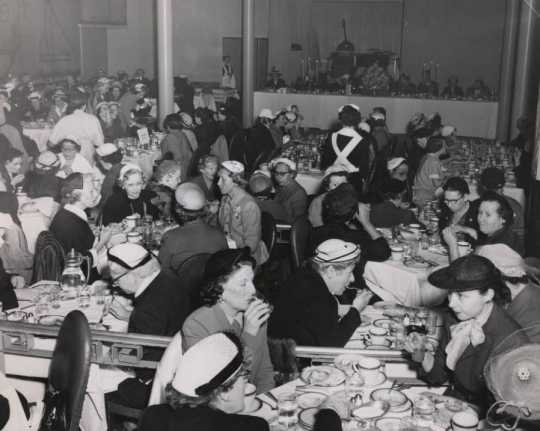 Black and white photograph of luncheon for the Mount Sinai Auxiliary, 1952.