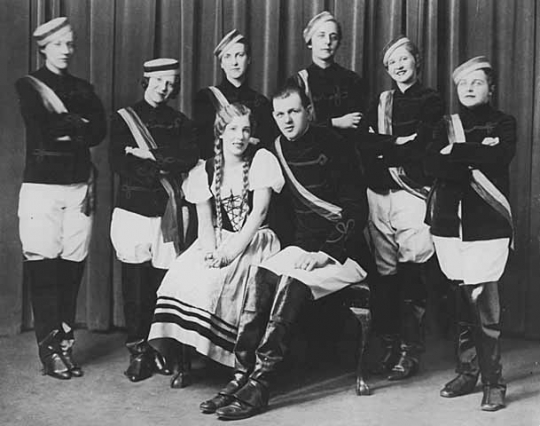 Schubert Club performers in costume