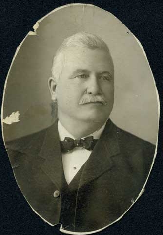 Black and white photo print of police chief John O'Connor, c. 1900.