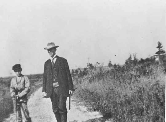 Black and white photograph of Charles August Lindbergh with his son Charles Augustus Lindbergh on a hunting expedition, 1911.
