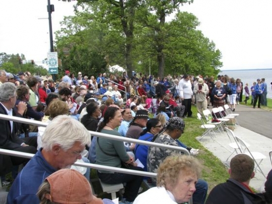 Crowd at dedication of third Shaynowishkung statue