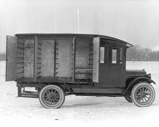 Photograph of the Egekvist Bakery truck in Minneapolis, 1921.