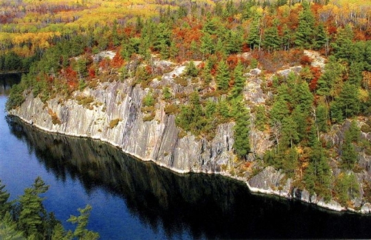 Lakeside cliffs at Grassy Bay