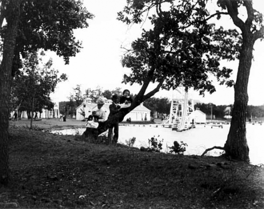 Family at Wildwood Park, c.1899.